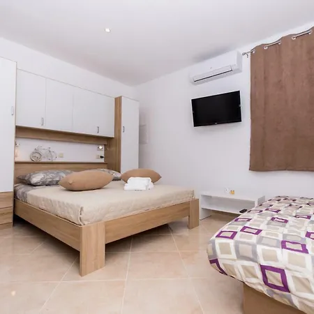 Πανσιόν Sandra 4*