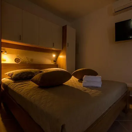 Sandra 招待所 特罗吉尔