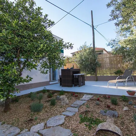 Sandra 招待所 特罗吉尔