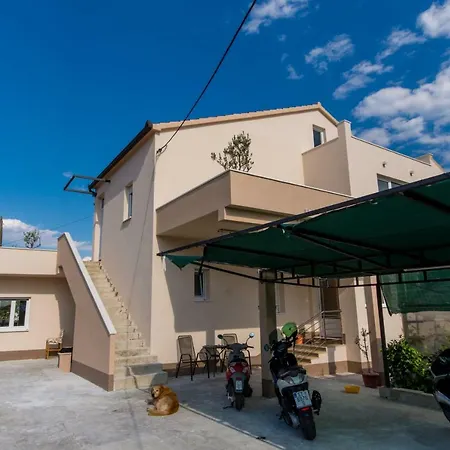 בית הארחה Sandra