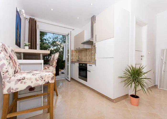 Sandra בית הארחה טרוגיר